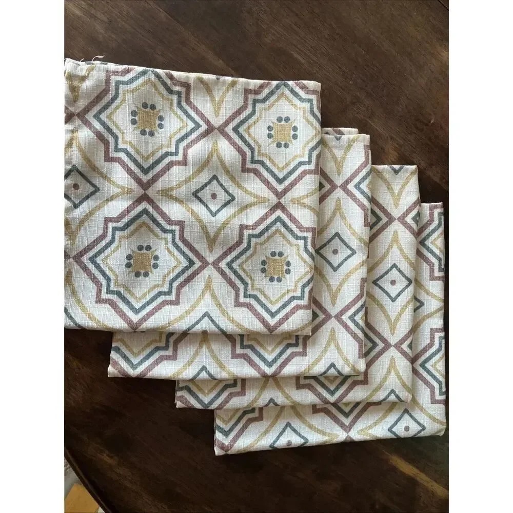 Food Network Year Round Set (4) Polyester Interlocking Geometric Design Napkins